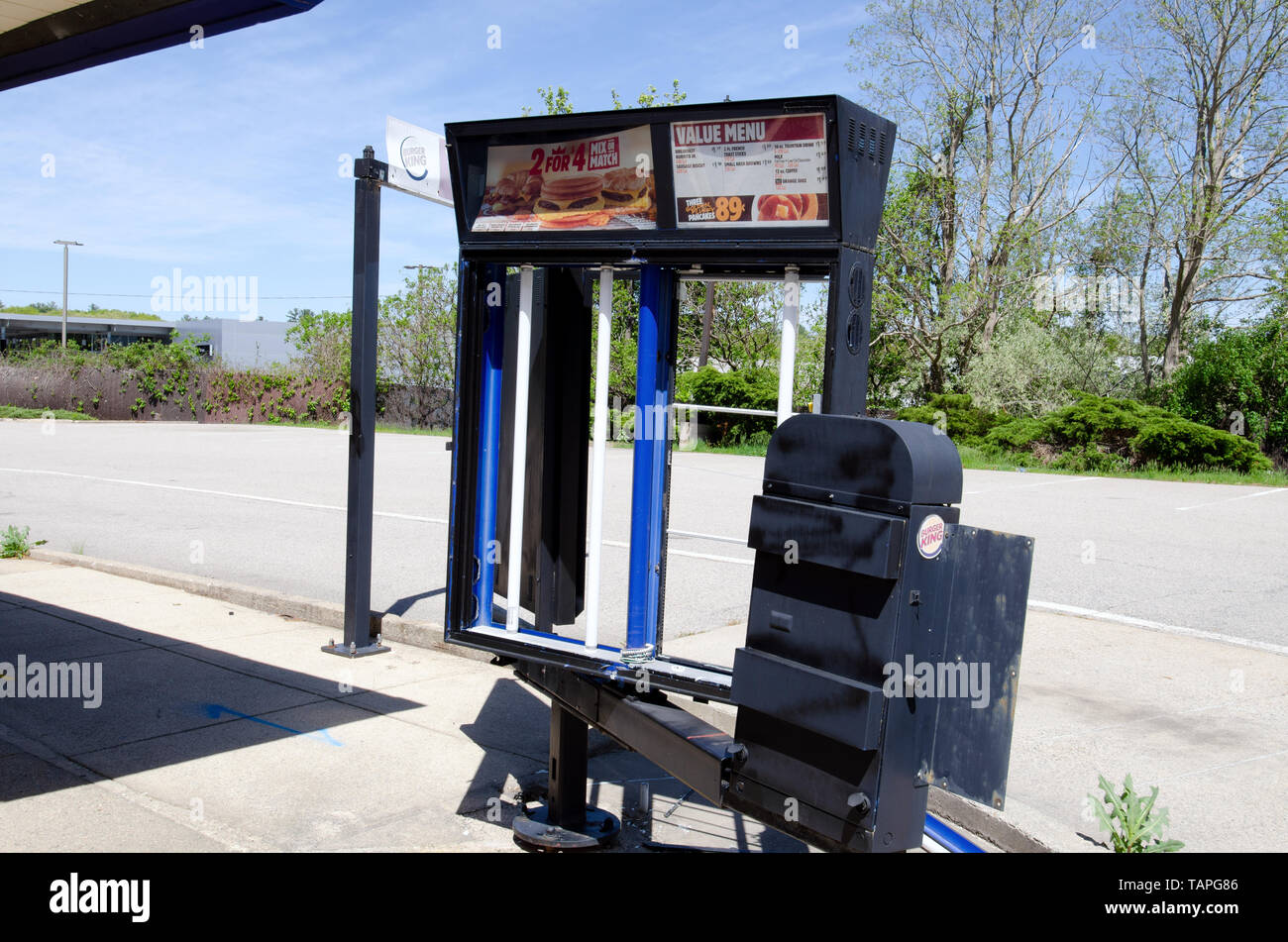 Fuori di affari chiuso Burger King fast food drive thru con rotte mancante scheda menu di Hannover, Massachusetts, STATI UNITI D'AMERICA Foto Stock