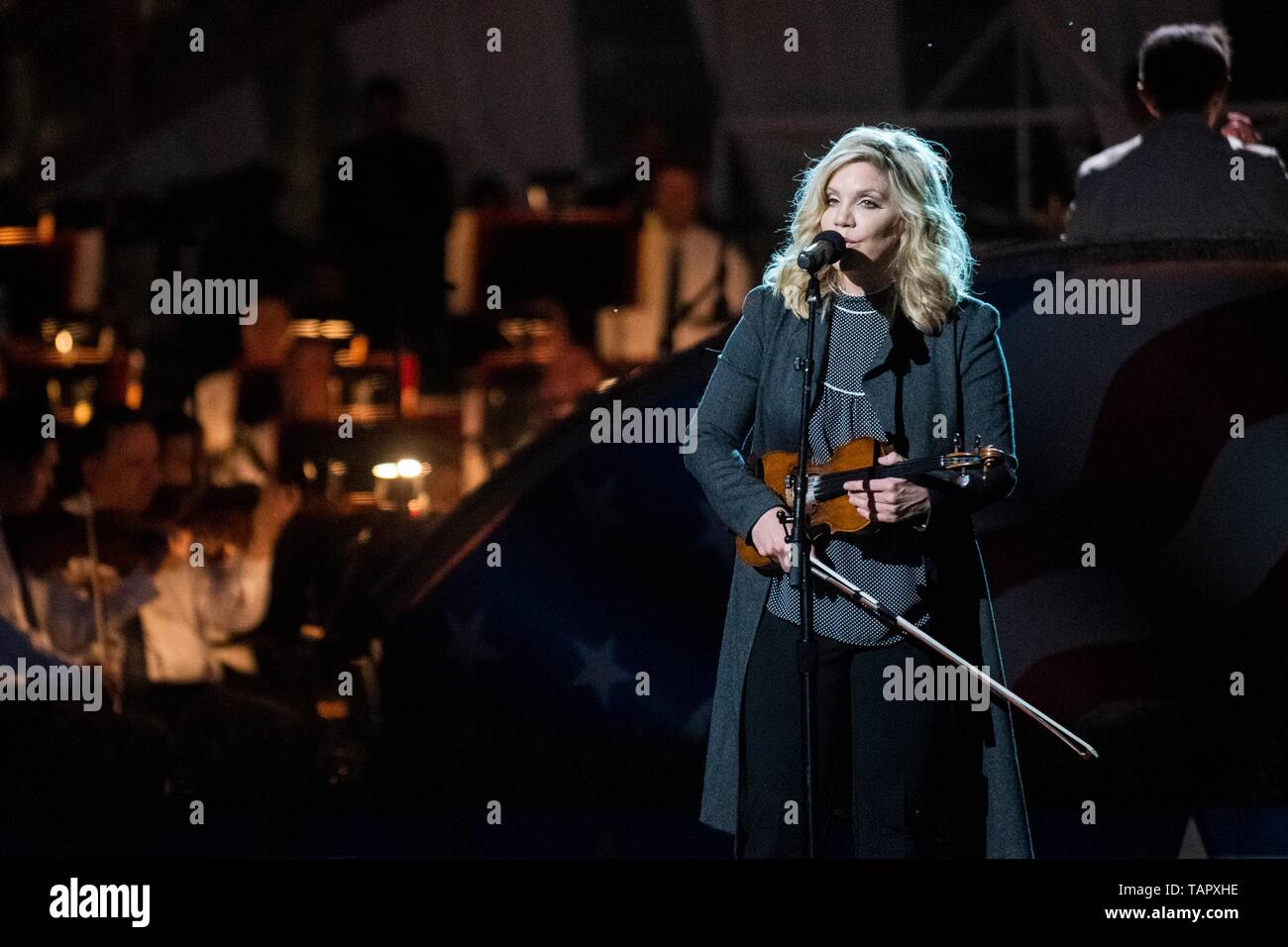 Musicista Alison Krauss esegue sul palco durante il National Memorial Day concerto sul prato ovest degli Stati Uniti Capitol, 26 maggio 2019 a Washington D.C. Il concerto è in ricordo di servizio i membri che hanno dato la loro vita per il paese. Foto Stock