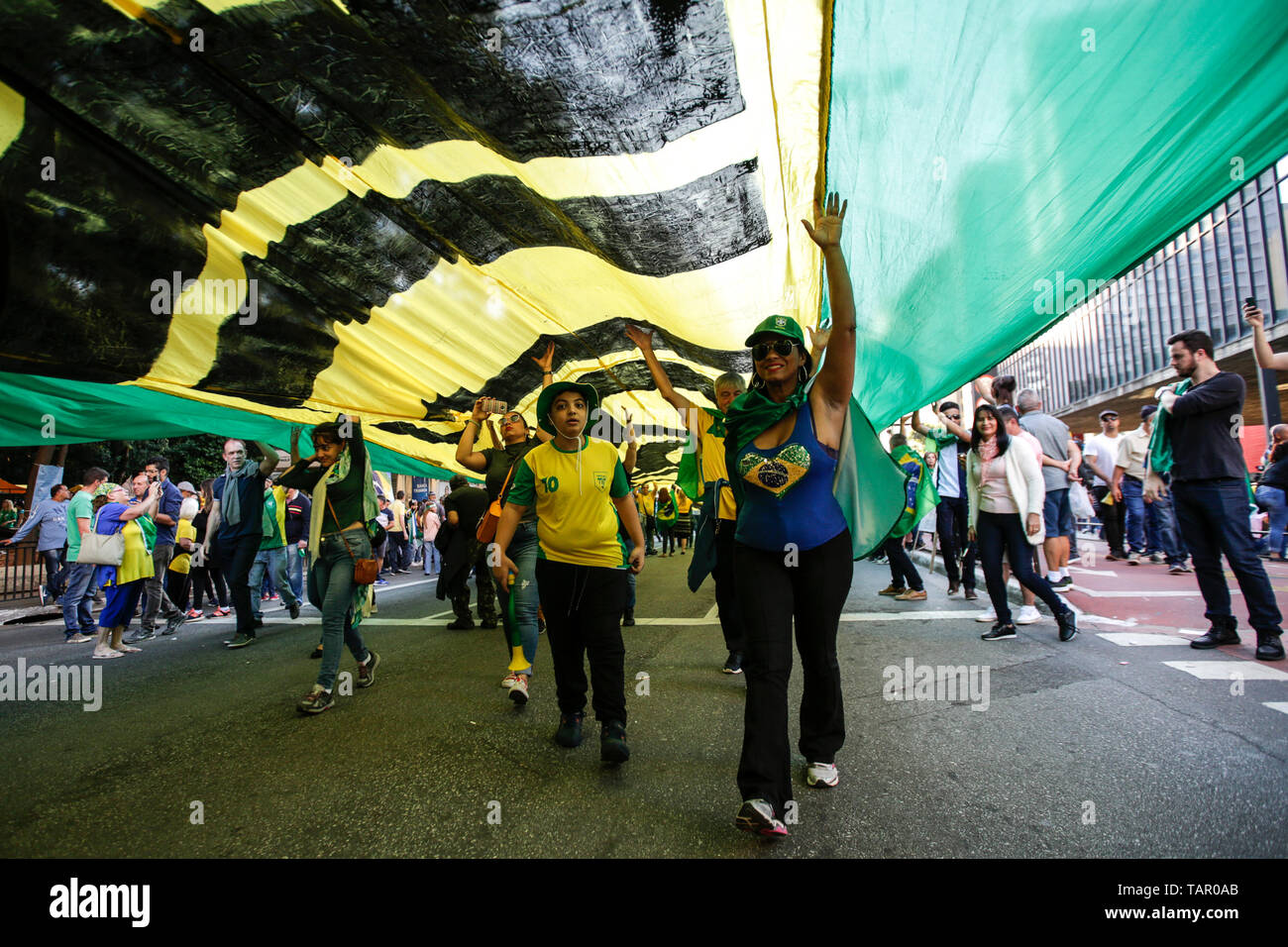 SP - Sao Paulo - 05/26/2019 - Atos pro Jair Bolsonaro Sao Paulo - agisce a favore del Presidente Jair Bolsonaro, coloro che sono convocati dal presidente attraverso le reti sociali, hanno luogo in varie parti del Brasile, nel mezzo di controversie e di timore di svuotamento. Nella città di Sao Paulo, gli eventi avvengono su Avenida Paulista nel pomeriggio di questa domenica. Foto: Suamy Beydoun / AGIF Foto Stock