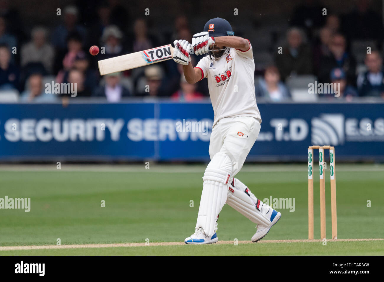 Chelmsford, Regno Unito. 27 Maggio, 2019.Ravi Bopara Essex di Cricket Club in azione durante la partita di oggi durante la contea Specsavers gara di campionato tra Essex vs Kent al Cloudfm County Ground Lunedì, 27 maggio 2019 a Chelmsford in Inghilterra. (Solo uso editoriale, è richiesta una licenza per uso commerciale. Nessun uso in scommesse, giochi o un singolo giocatore/club/league pubblicazioni.) Credito: Taka G Wu/Alamy Live News Foto Stock