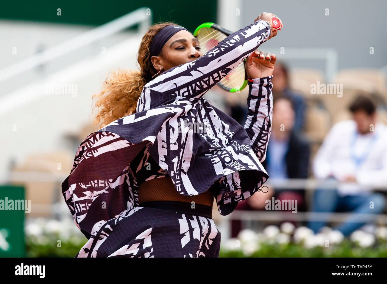 Parigi, Francia. 27 maggio 2019. FTennis: Grand Slam, aperto francese. Tennis: Grand Slam,-WTA Tour - Open di Francia, single, donne, 1° round, Williams (USA) - Diatschenko (Russia): Serena Williams in azione. Foto: Frank Molter/dpa Credito: dpa picture alliance/Alamy Live News Foto Stock