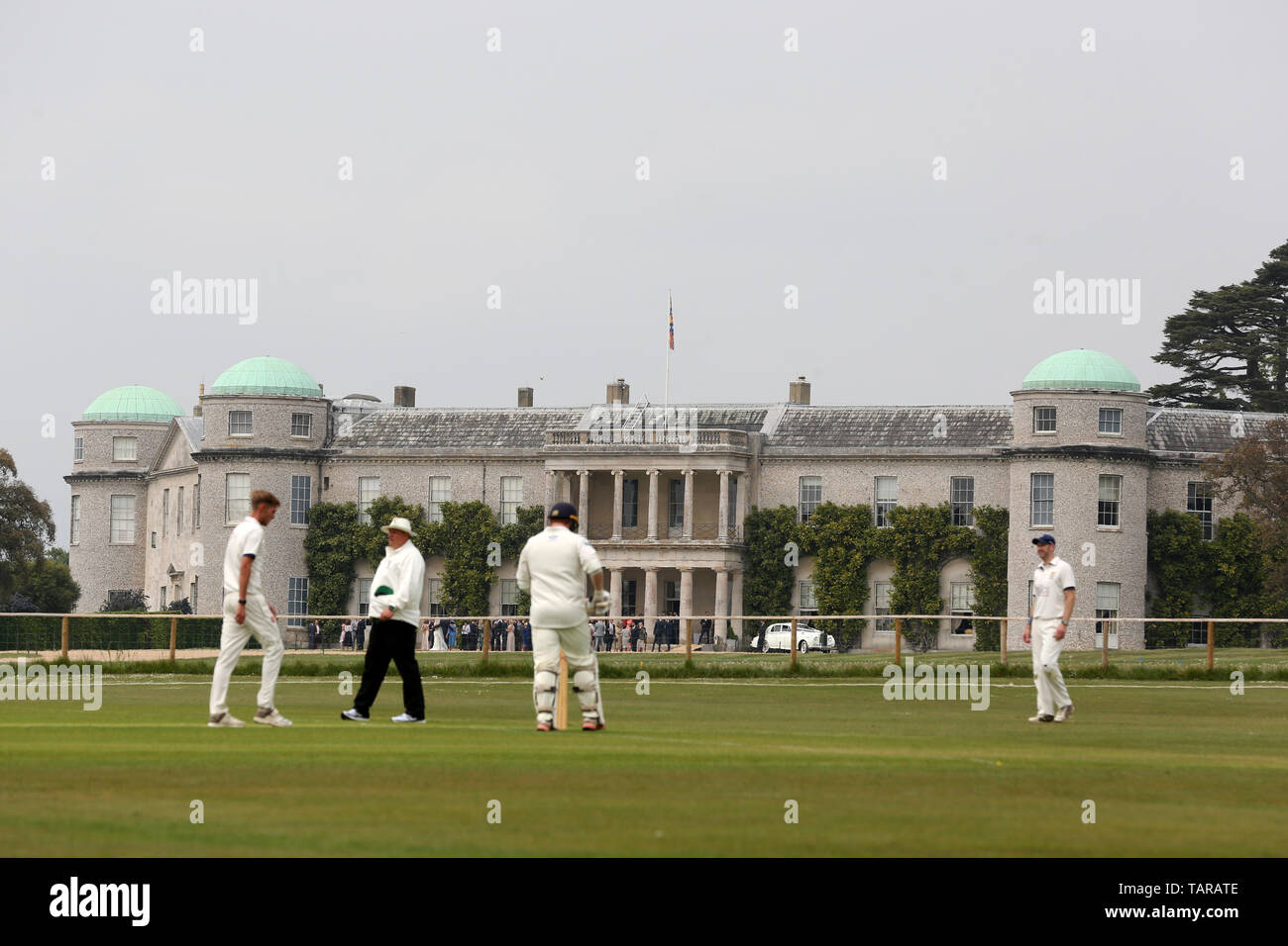 Viste generali di Chichester Cricket Club giocare al loro nuovo terreno di fronte a casa di Goodwood, Chichester, West Sussex, Regno Unito. Foto Stock