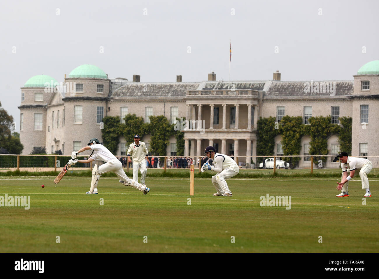 Viste generali di Chichester Cricket Club giocare al loro nuovo terreno di fronte a casa di Goodwood, Chichester, West Sussex, Regno Unito. Foto Stock