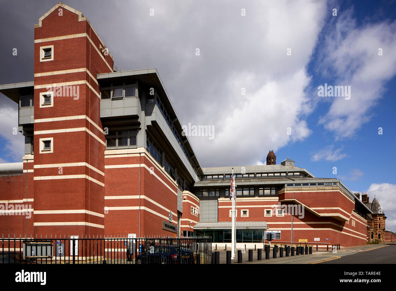 Esterno HM Prison Manchester ad alta sicurezza categoria maschile una prigione azionato Her Majesty's Prison Service a cui si fa comunemente riferimento Strangeways Foto Stock