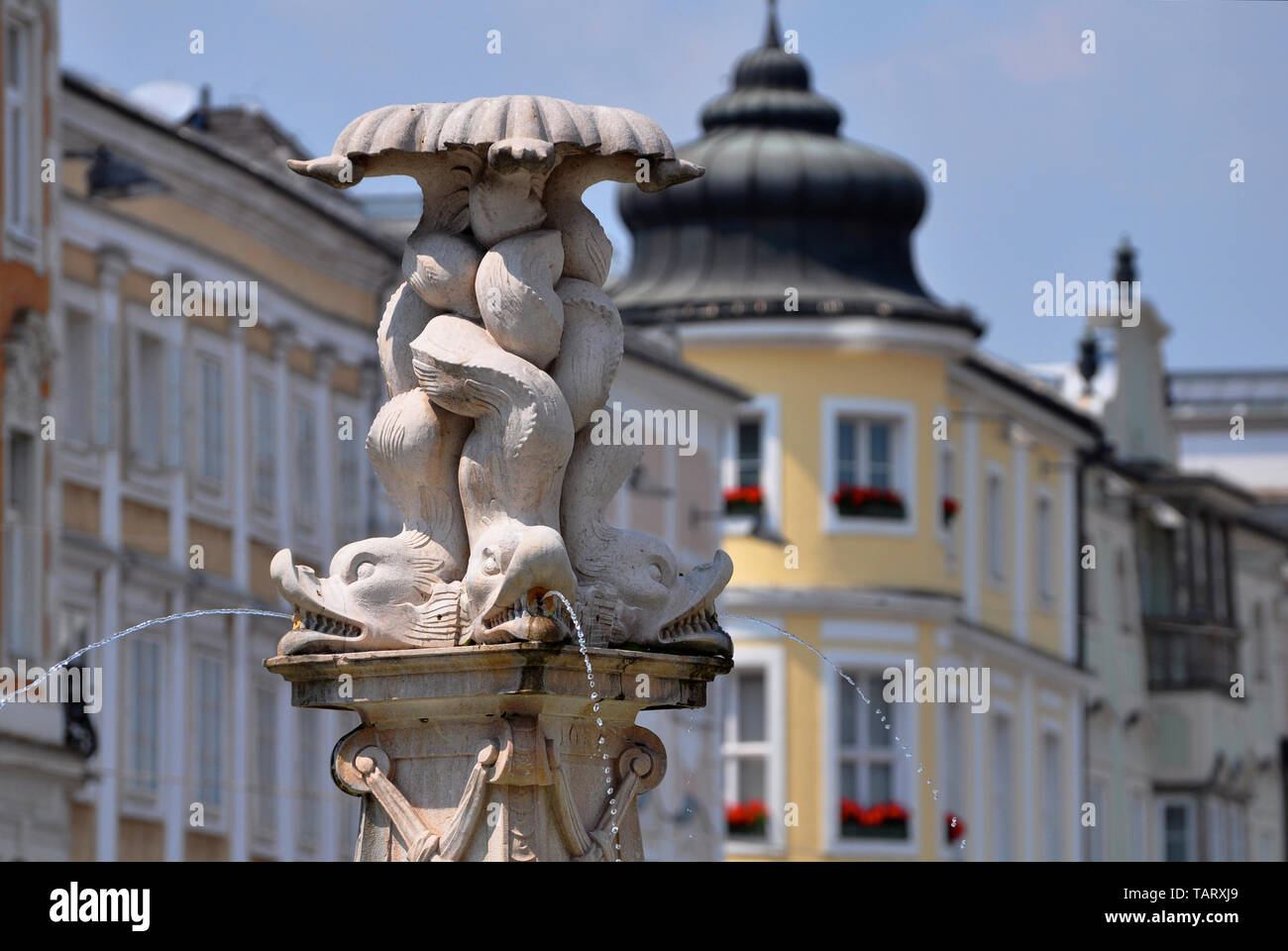 Close up Neptunbrunnen Fontana sulla Piazza Hauptplatz di Linz, Austria Foto Stock