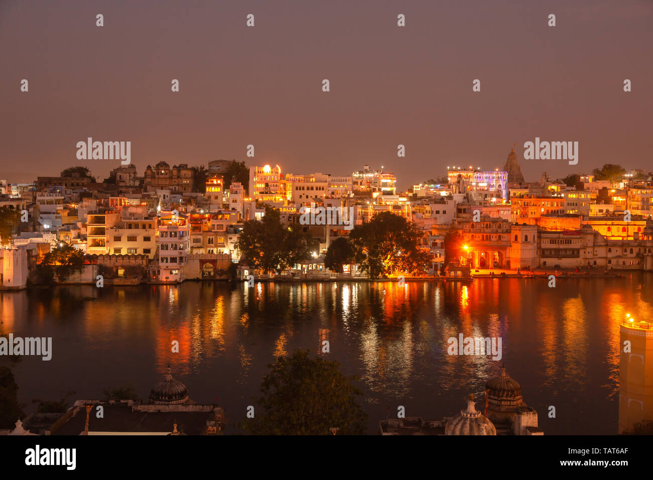 City Palace di Udaipur di notte Foto Stock