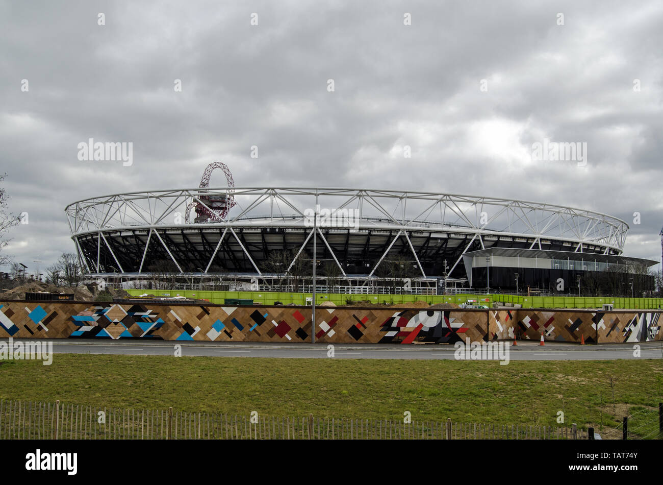 Vista del London Stadium di Stratford. Una volta a casa per i Giochi olimpici, ora la base per il West Ham football club. Foto Stock