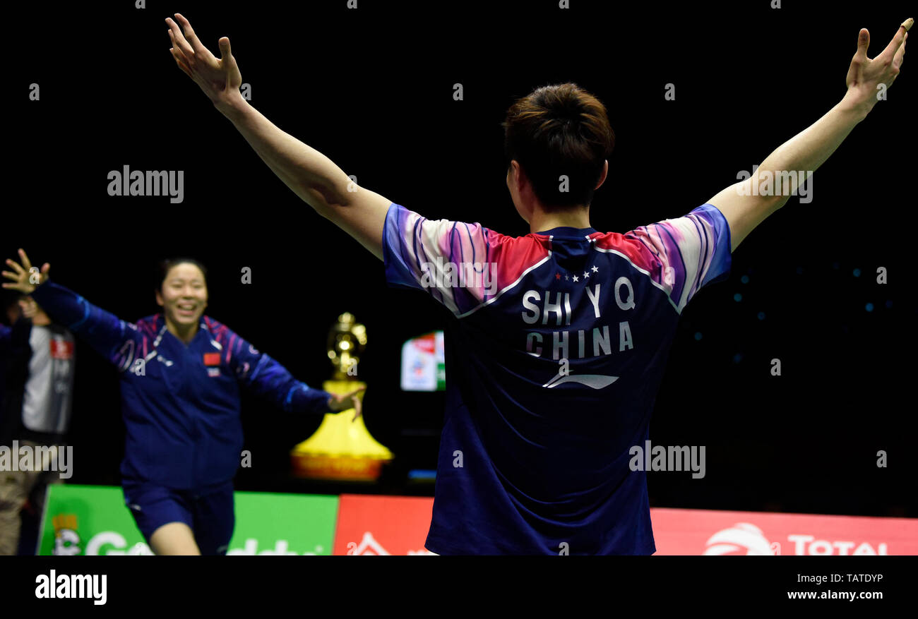 Shi Yuqi della Cina festeggia dopo aver sconfitto Kento Momota del Giappone nel loro gruppo finale 1 match di Uomini Singoli durante il totale BWF Sudirman Cup 2019 in Guangxi Centro Sportivo palestra in Nanning city, a sud della Cina di Guangxi Zhuang Regione autonoma, 26 maggio 2019. Shi Yuqi sconfitto Kento Momota 2-1 (15-21, 21,5, 21-11). Foto Stock