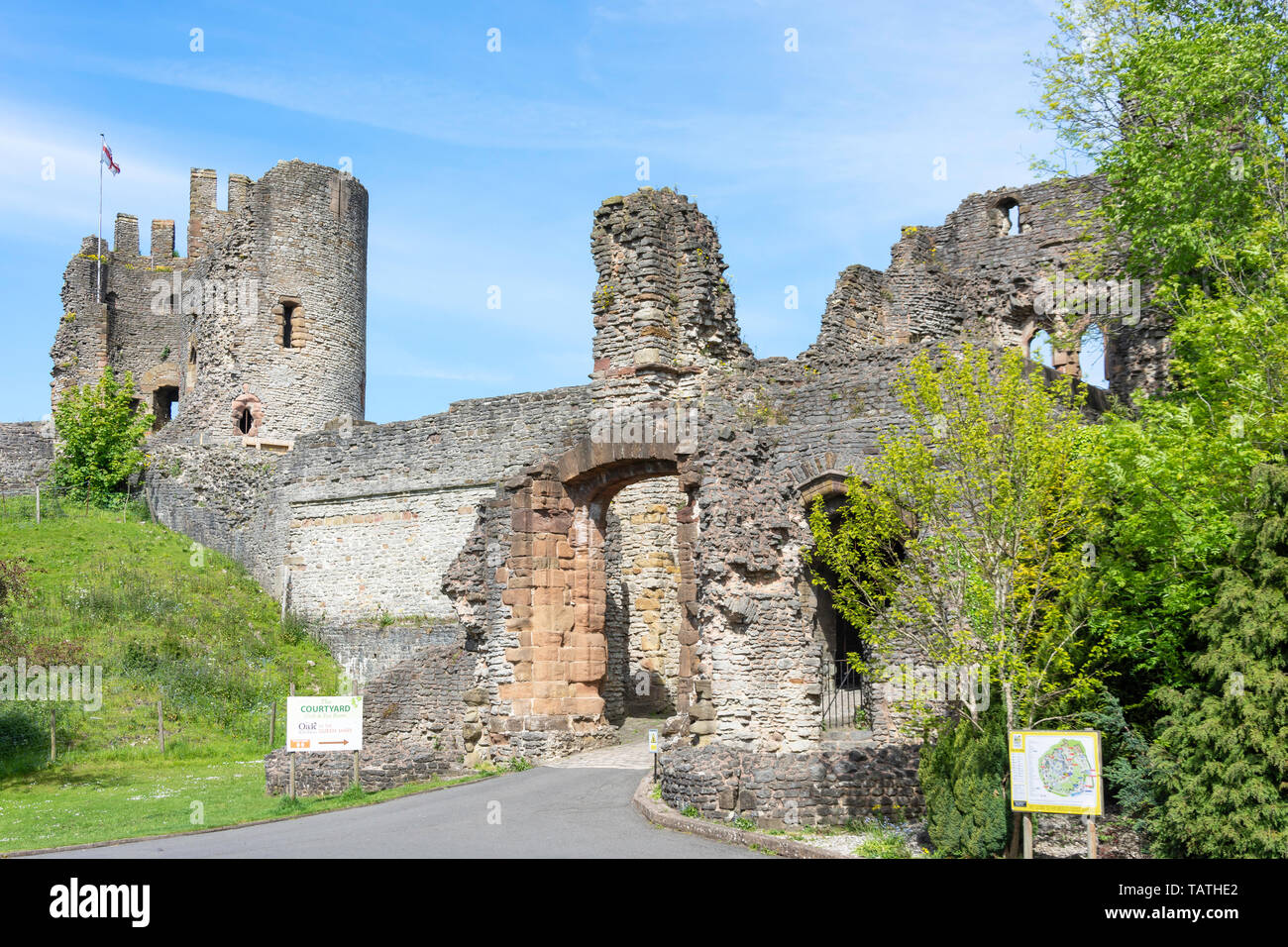 Cancello di ingresso al Castello di Dudley, Castle Hill, Dudley, West Midlands, England, Regno Unito Foto Stock