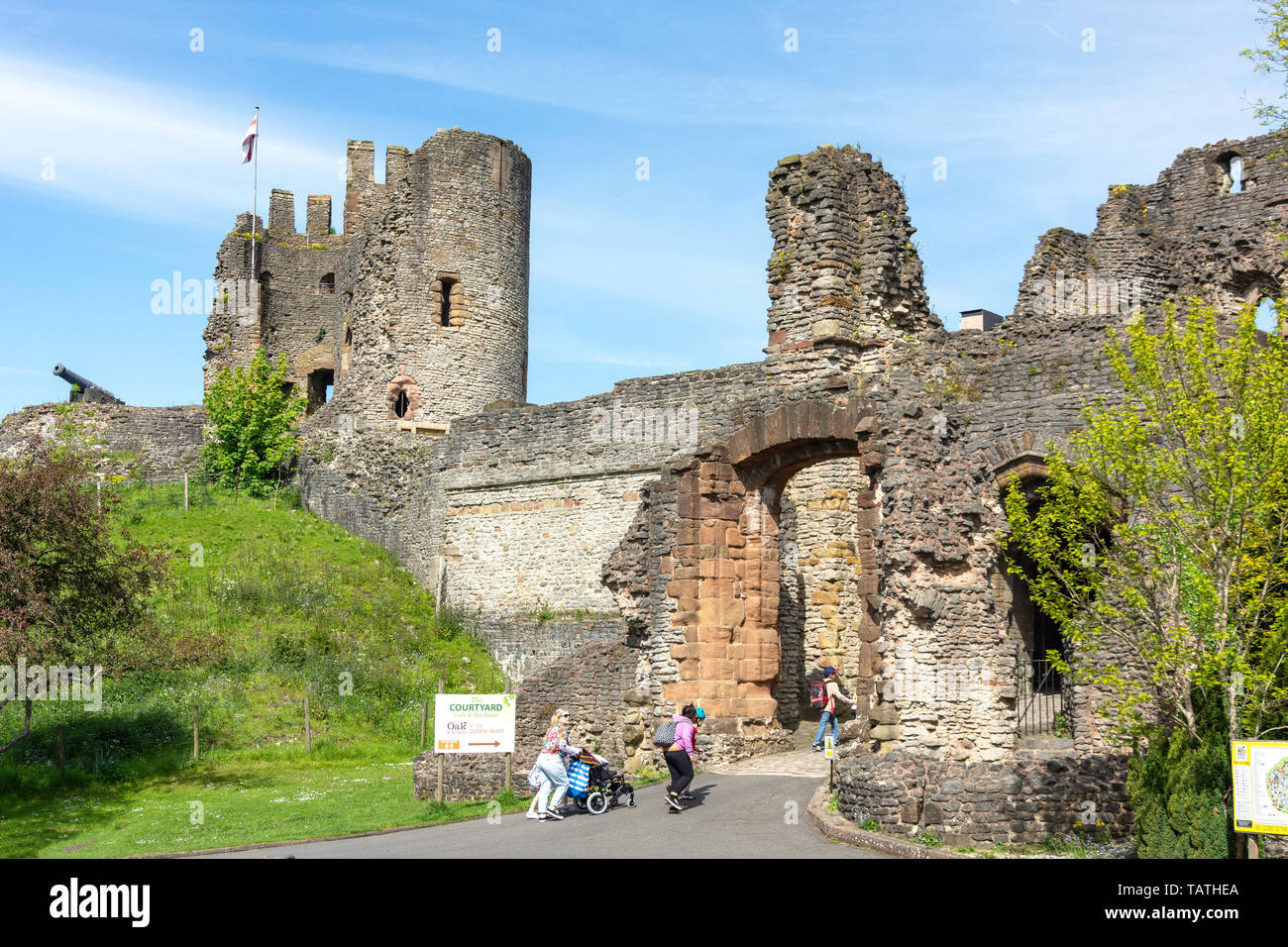 Cancello di ingresso al Castello di Dudley, Castle Hill, Dudley, West Midlands, England, Regno Unito Foto Stock