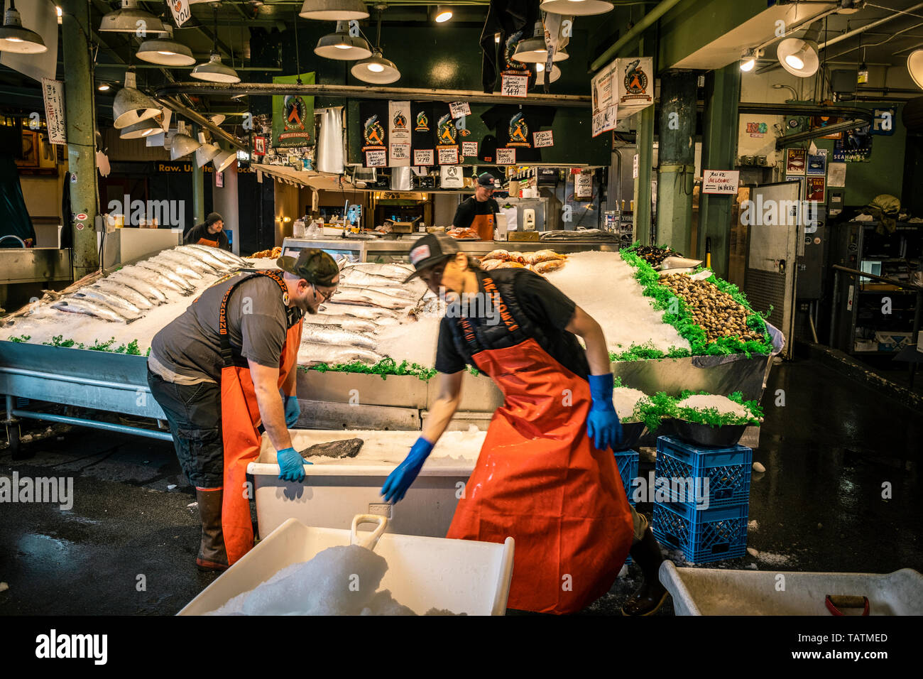 Piatti a base di frutti di mare freschi At Pikes Place Mercato del Pesce, Seattle, Washington Foto Stock