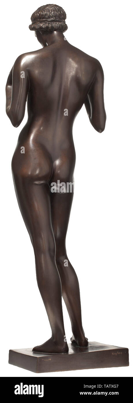 Arno Breker (1900 - 1991) - "umiltà", bronzo con patina marrone. Firma "Arno Breker', fonderia timbro 'venturi arte" e il numero "235/300' sul plinto. Altezza totale circa 58 cm. Leggermente strofinato, buone condizioni. Impressionante, elegantemente sagomato figura in bronzo. Arno Breker è considerato come uno dei più importanti scultori nella tradizione classica del XX secolo. La grande scultura europea tradizione principalmente influenzata da artisti francesi egli si colloca tra Auguste Rodin, Charles Despiau e Aristide Maillol. Xx secolo, 1930S, 1940s, belle arti, arte, NS, Nazionale Soc, Editorial-Use-solo Foto Stock