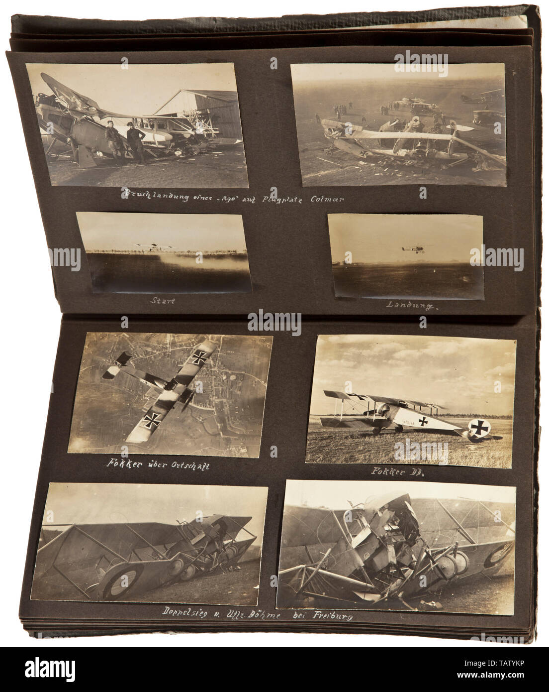 Un album di foto del campo Unità aerea 296, didascalie, molte foto di vari tipi di aeromobili, tra di loro "pad, Fokker, FA-DD, Albatros' e altri. Il velivolo con marcature e vernice universale, buone immagini tecnica dei motori e delle armi, crash sbarchi, fotografie aeree. I piloti, con alcuni premi, davanti i loro piani, città (Lille, Haisnes, Hollebecke, Somme). Le dimensioni dell'album 26 x 20 x 1,5 cm. Le fotografie (circa 70 voci) di dimensioni comprese tra 6 x 9 e 13 x 18 cm. truppa, truppe delle forze armate, militare, militaria, esercito, ala, del gruppo Air Force, ai, Editorial-Use-solo Foto Stock