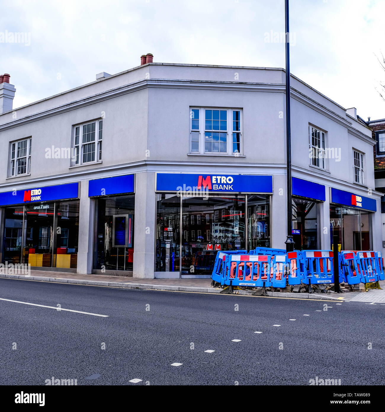High Street ramo del metro Bank fondata nel 2010 è la prima banca Retail di aprire nel Regno Unito in più di 150 anni di fornitura di servizi Foto Stock
