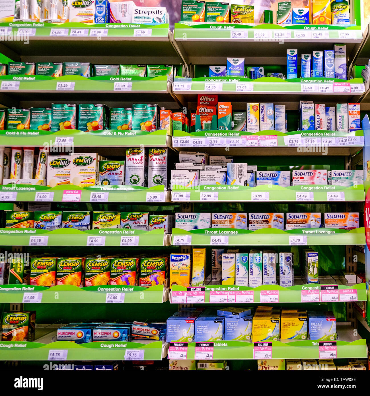 Selezione di farmaci over the Counter Cold e influenza disponibili nel Regno Unito senza prescrizione medica. Foto Stock