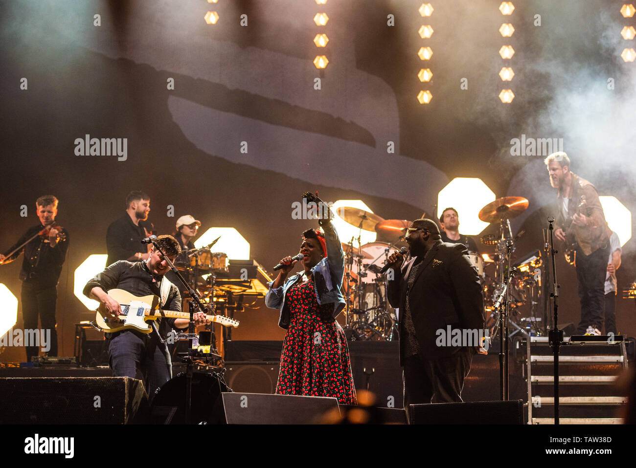 NAPA Valley, California - 26 Maggio: Mumford and Sons suona con una gang di giovani e la guerra e trattato durante BottleRock Napa Valley 2019 a Napa Valley Expo il 26 maggio 2019 in Napa California. Foto: Chris Tuite/imageSPACE/MediaPunch Foto Stock