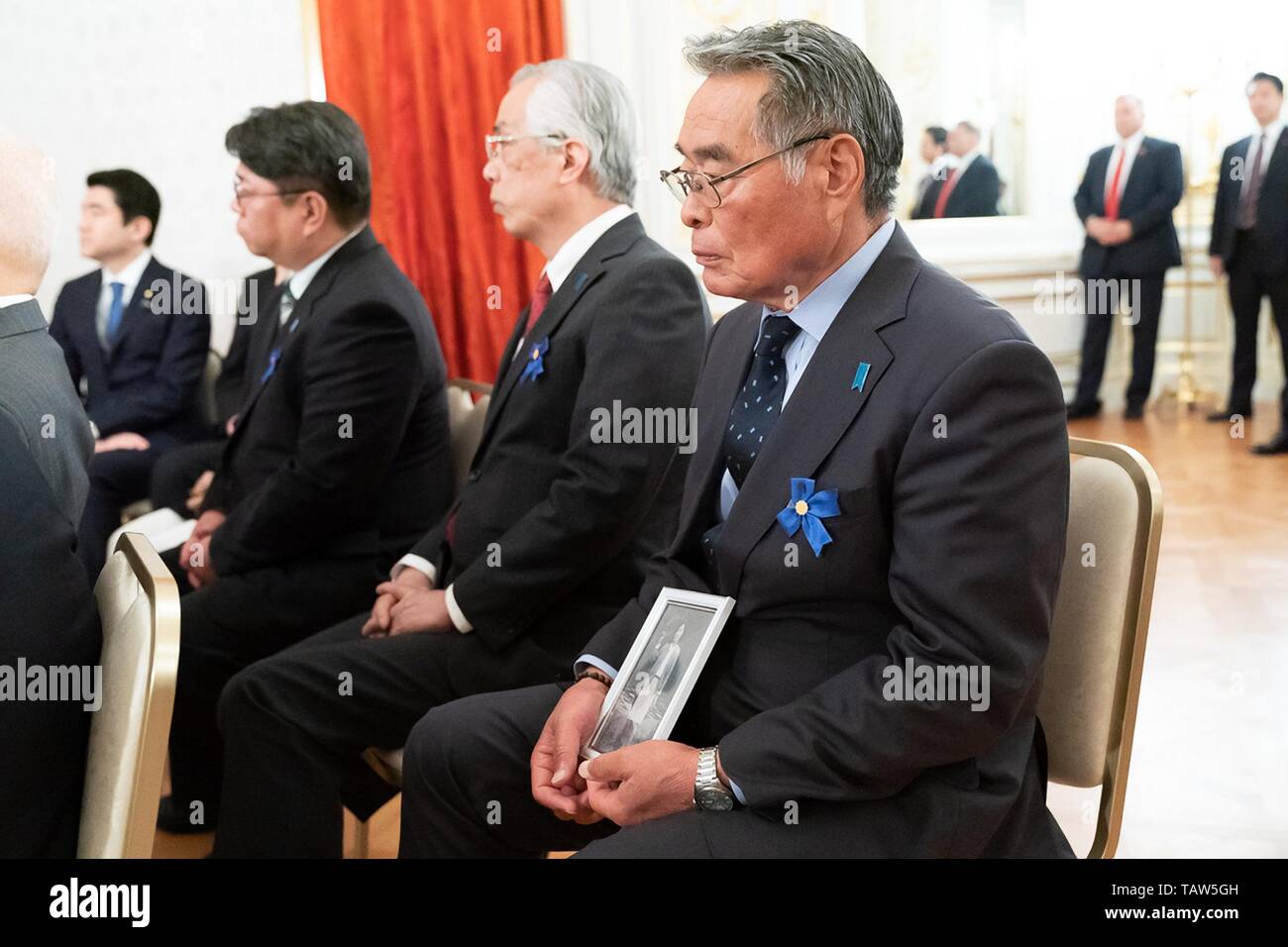 Le famiglie di quanti sono stati rapiti dalla Corea del Nord nel corso di una riunione con gli Stati Uniti Presidente Donald Trump e il Primo Ministro giapponese Shinzo Abe presso il Palazzo Akasaka Maggio 27, 2019 a Tokyo, Giappone. Foto Stock