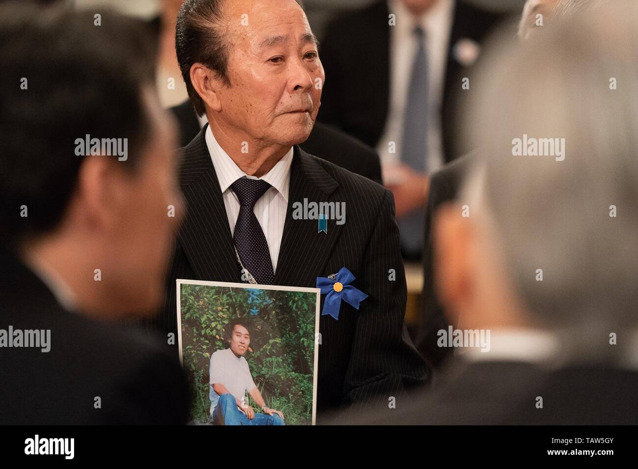 Le famiglie di quanti sono stati rapiti dalla Corea del Nord nel corso di una riunione con gli Stati Uniti Presidente Donald Trump e il Primo Ministro giapponese Shinzo Abe presso il Palazzo Akasaka Maggio 27, 2019 a Tokyo, Giappone. Foto Stock