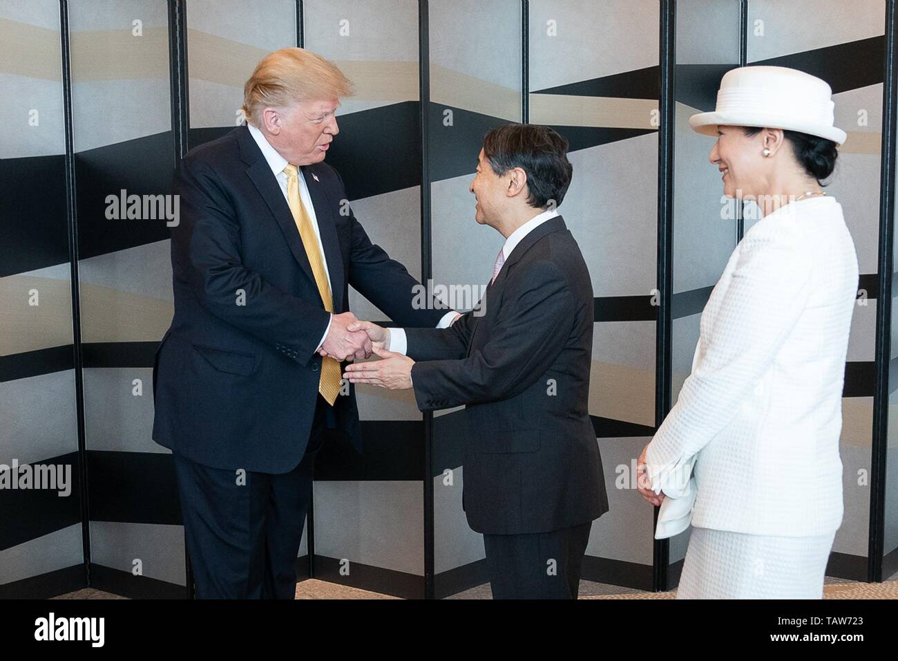Stati Uniti Presidente Donald Trump, a sinistra si incontra con il Giapponese Naruhito Imperatore e l'Imperatrice Masako durante una visita di congedo al Palace Hotel Tokyo Maggio 28, 2019 a Tokyo, Giappone. Foto Stock