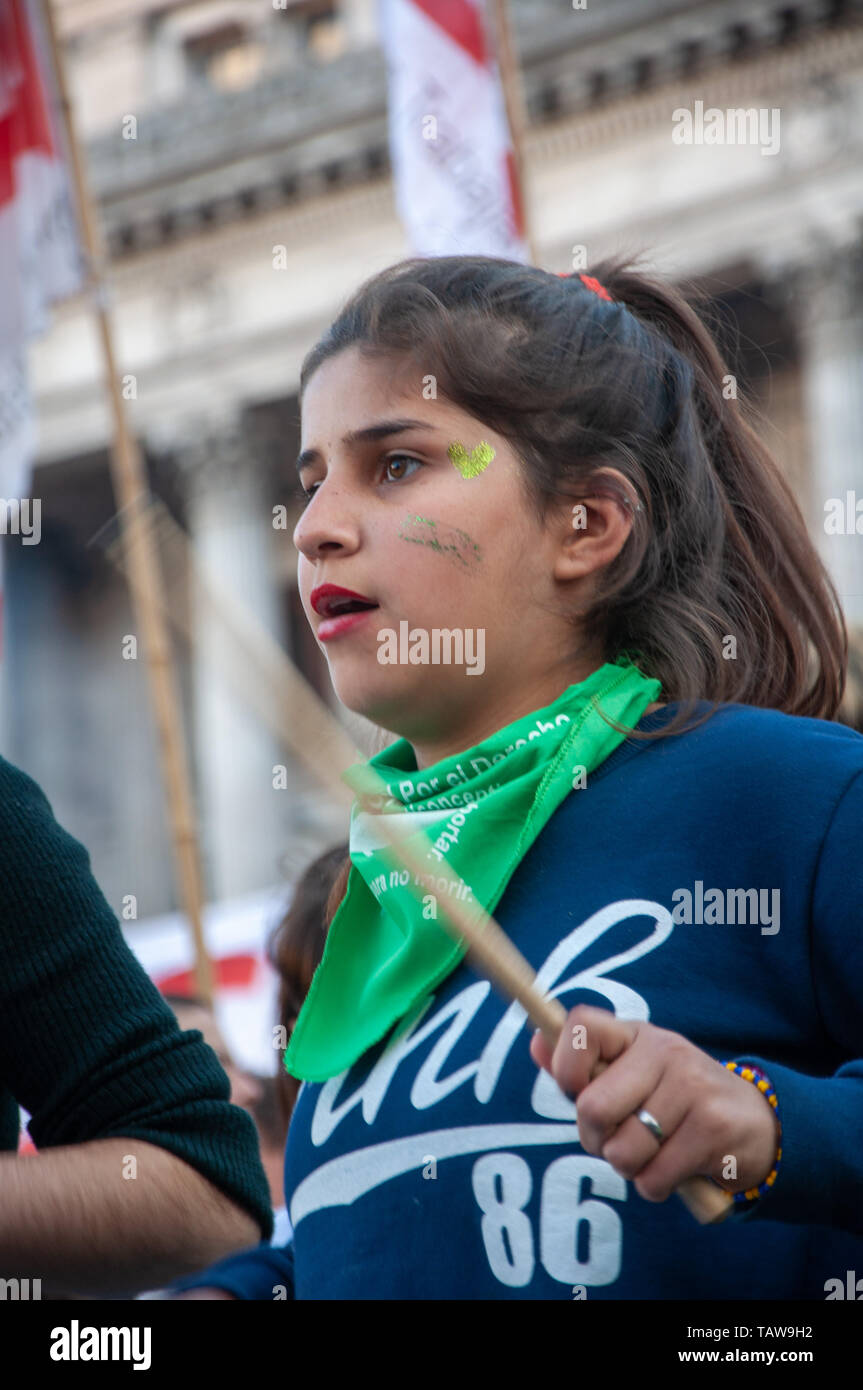 Buenos Aires, Argentina. 28 Maggio, 2019. 28 maggio 2019 - Buenos Aires, Argentina - aborto legale: per l'ottava volta il progetto è presentato al Congresso. Sulla giornata internazionale di azione per la salute della donna, il progetto di legge di interruzione volontaria della gravidanza è presentato Credito: Maximiliano Ramos/ZUMA filo/Alamy Live News Foto Stock