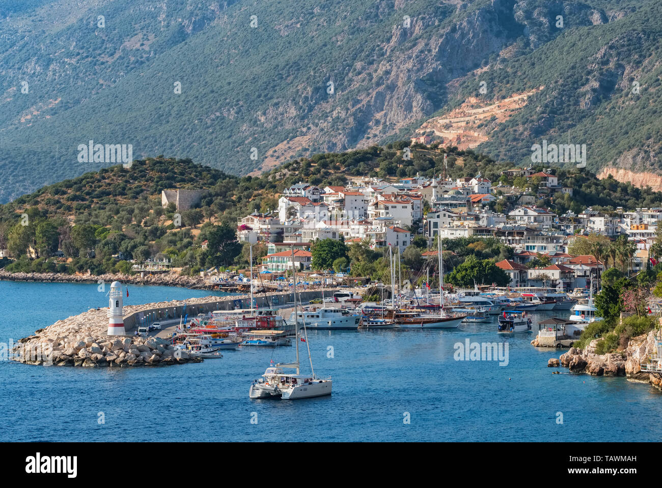 Faro di Kas e il porto di giorno, Turchia Foto Stock