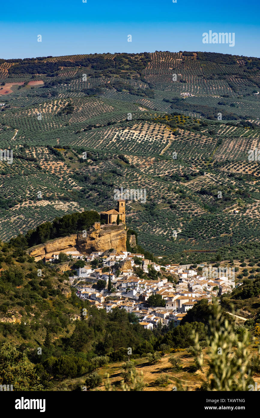 Vista panoramica tipico villaggio Andaluso di Montefrio. Provincia di Granada, Andalusia meridionale. Spagna europa Foto Stock