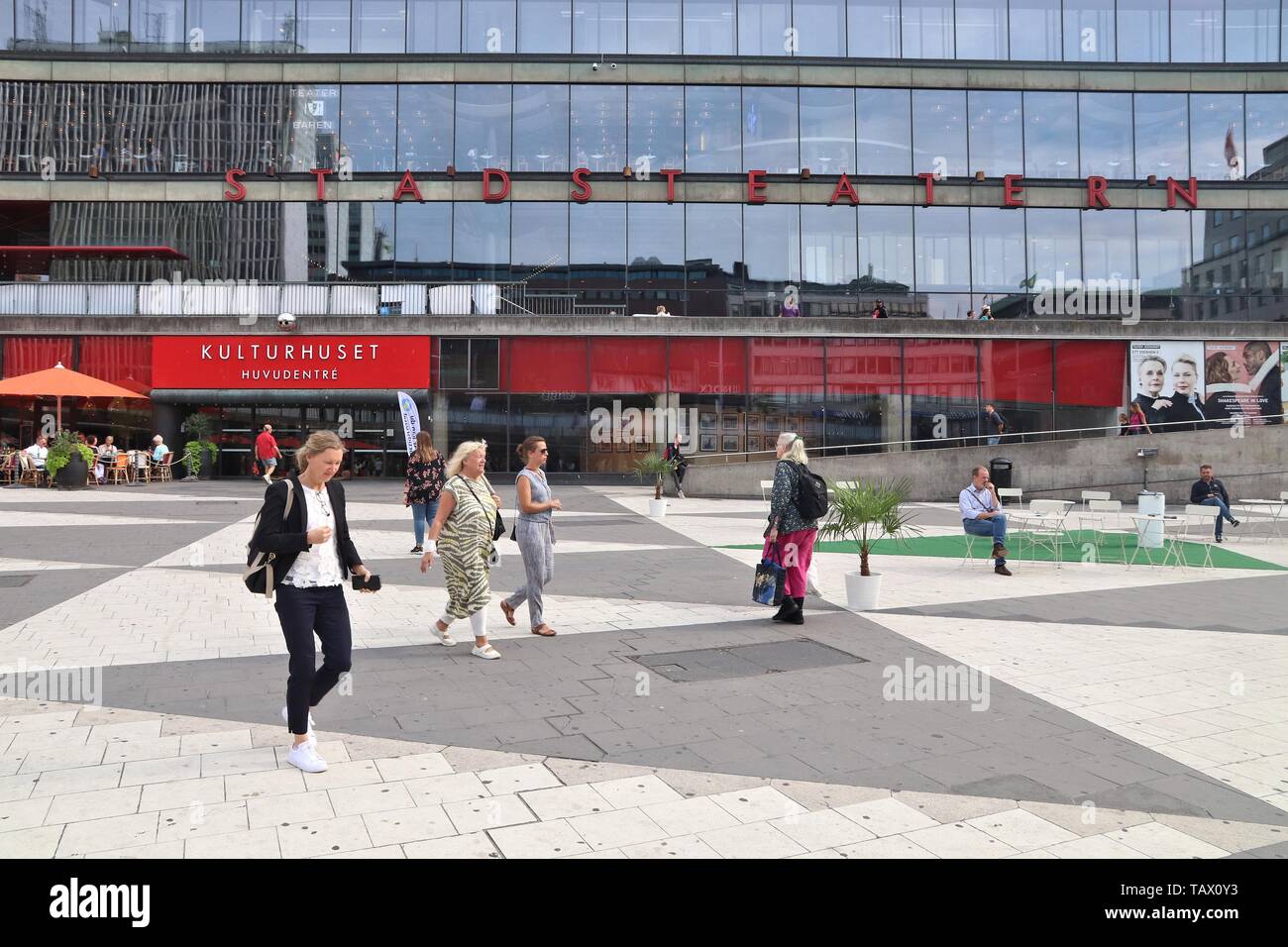 Stoccolma, Svezia - Agosto 23, 2018: la gente visita Sergels Torg piazza nel distretto di Norrmalm, Stoccolma, Svezia. Stoccolma è la capitale e la maggior parte Foto Stock