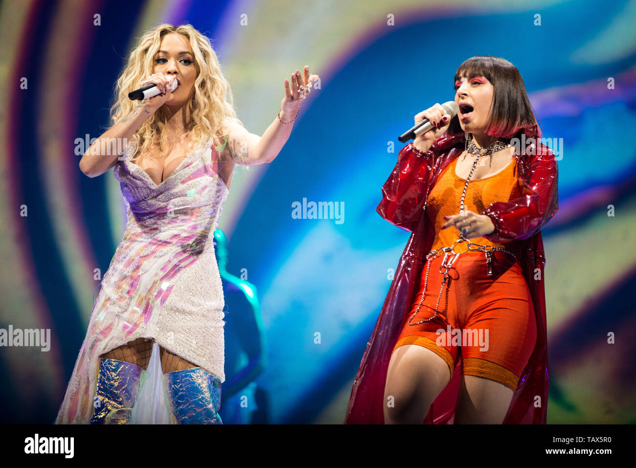 Rita ora e Charli XCX si esibiscono alla O2 Arena - 24 maggio 2019 Foto Stock