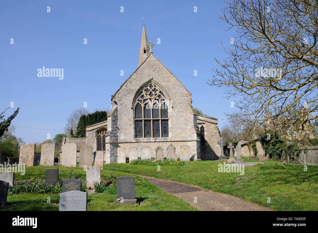 San Giacomo Apostolo Chiesa, Grafton Underwood, Northamptonshire, contiene una finestra di vetro colorato che ricorda gli uomini degli Stati Uniti 8. Foto Stock