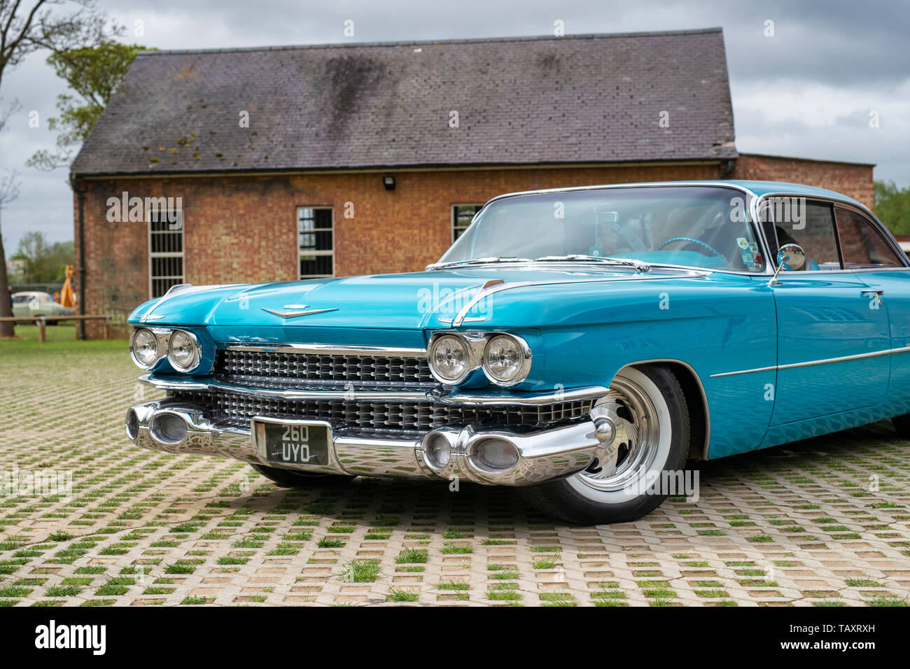 1959 Cadillac Coupe de Ville convertibili in Bicester Heritage Centre 'Drive giorno'. Bicester, Oxfordshire, Inghilterra Foto Stock