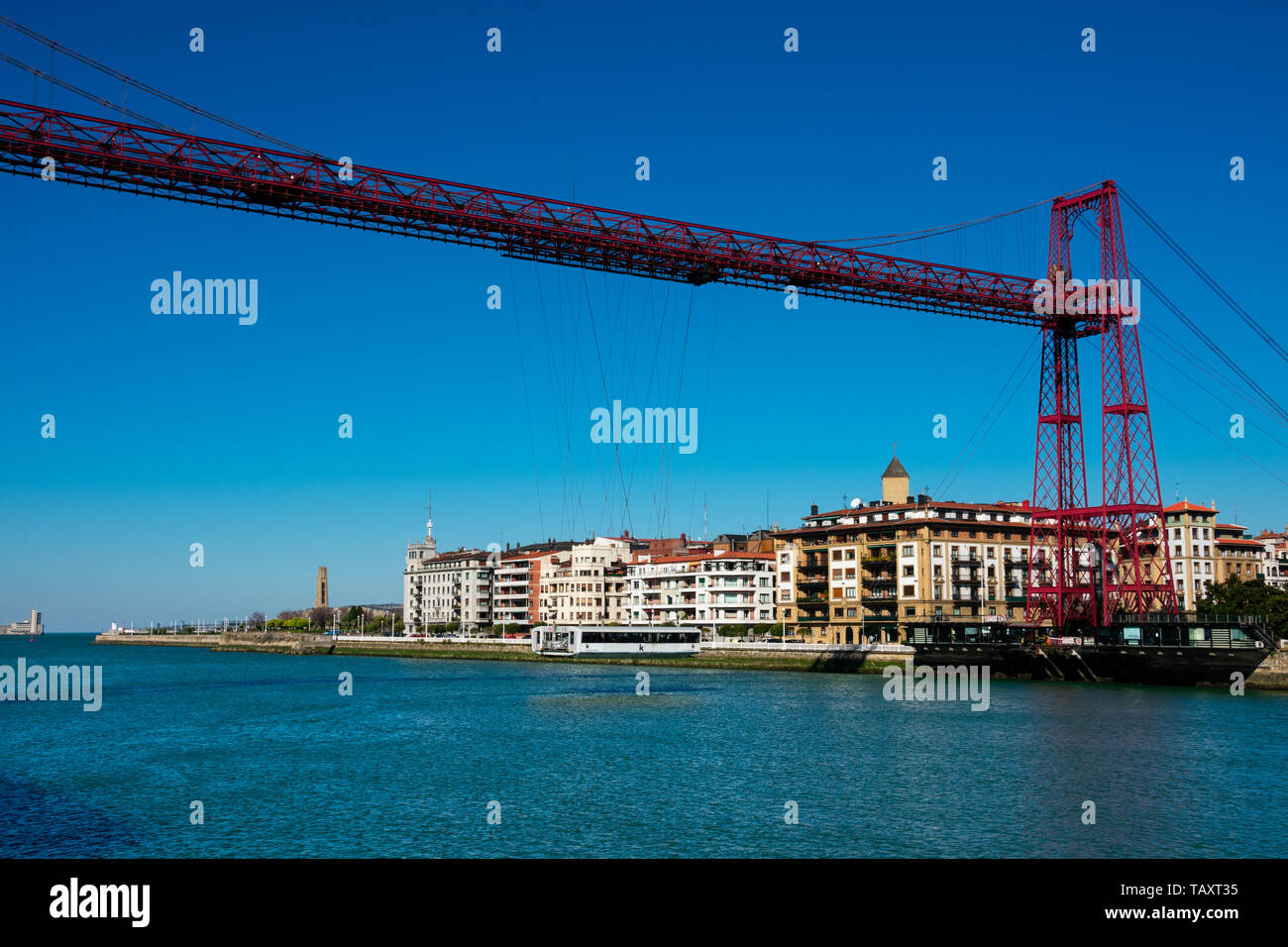 Portugalete, Spagna. Febbraio 14, 2019. Transporter Bridge chiamato Vizcaya ponte sul fiume Nervion (Puente transportador de Vizcaya). Sospesa Gond Foto Stock