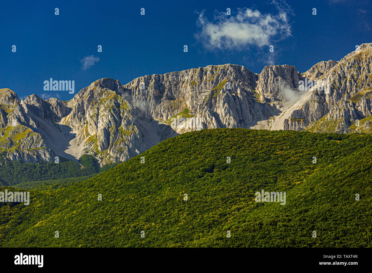 Gamma del Sirente montagna nel Parco Regionale Sirente Velino. Abruzzo Foto Stock