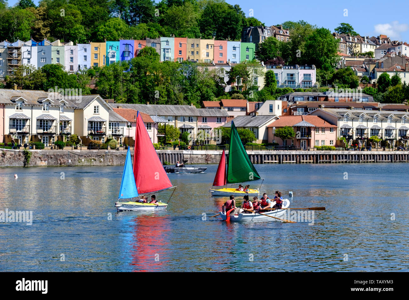 Viste da Bristol Harbourside Colorfull case di hotwells e barche Foto Stock