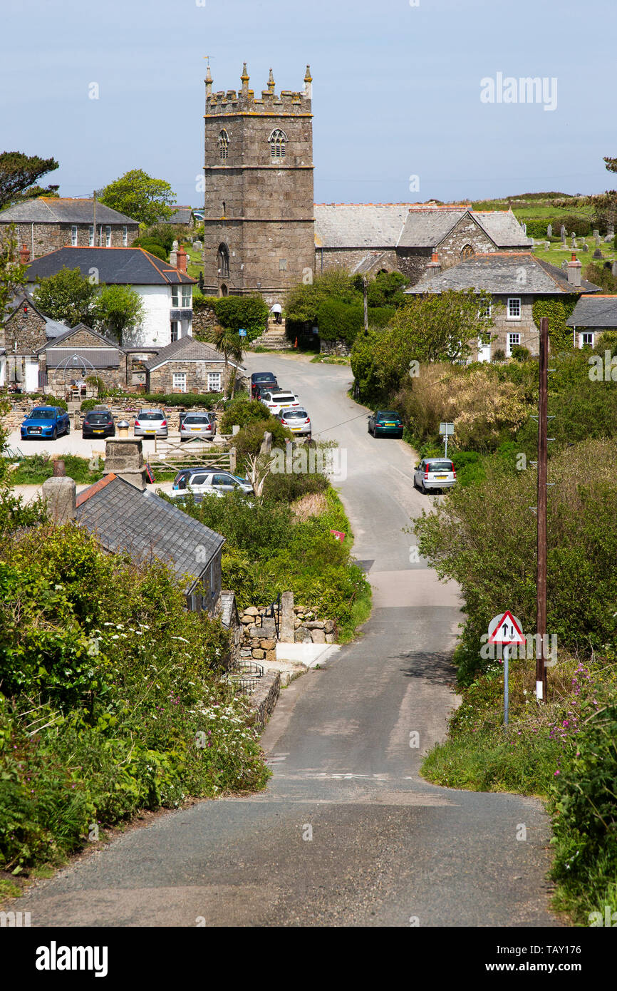 Una vista di Zennor,un piccolo villaggio e parrocchia civile in Cornovaglia sulla costa nord che giace al di sopra delle alte pareti rocciose a strapiombo e una volta a casa di D H Lawrence. Foto Stock