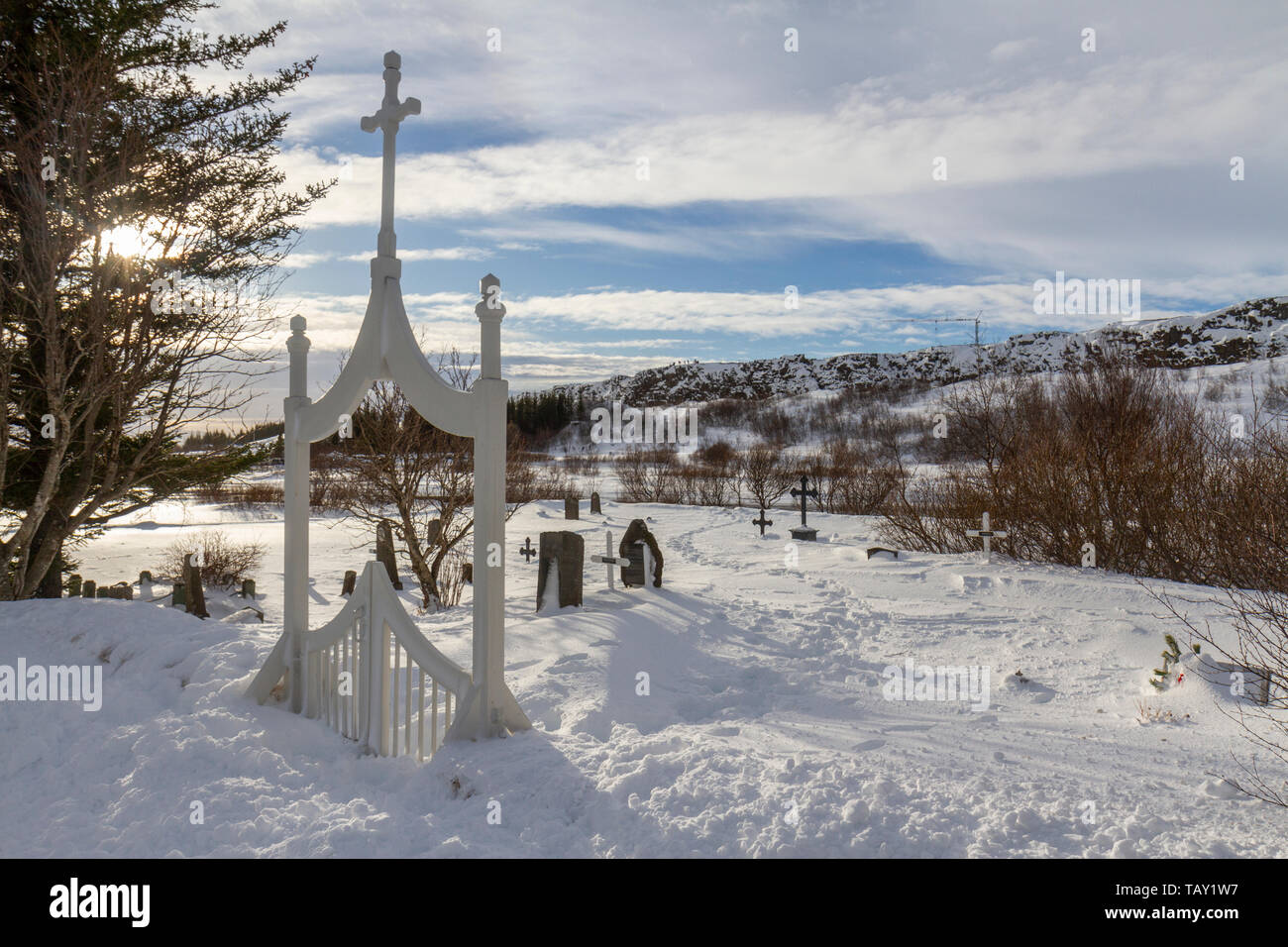 Cancello di ingresso alla chiesa di Þingvellir cimitero di Thingvellir (Pingvellir) Parco Nazionale, Islanda. Foto Stock