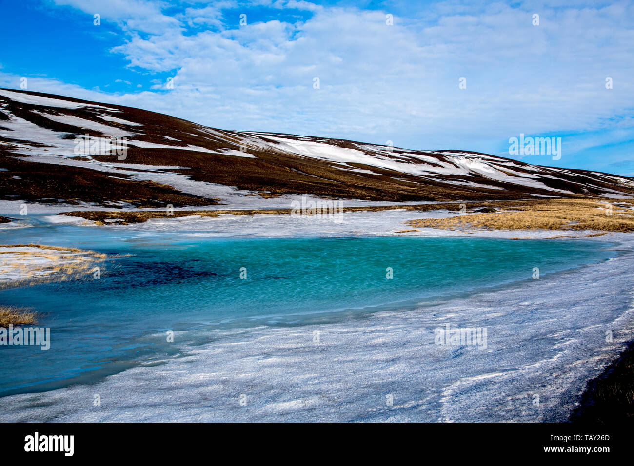 Blu verde lago di ghiaccio nelle Highlands di inverno di Islanda Foto Stock
