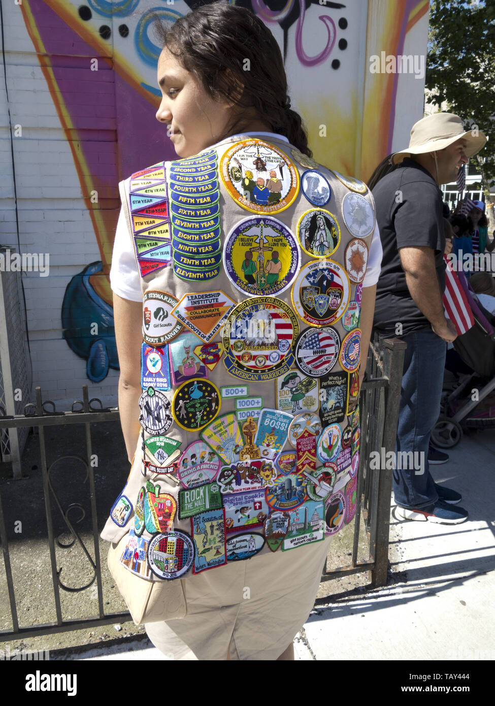 Sedicenne, ambasciatore ragazza Scout al Kings County 152Memorial Parade nel Bay Ridge sezione di Brooklyn, NY, 27 maggio 20019. Il suo numero di me Foto Stock