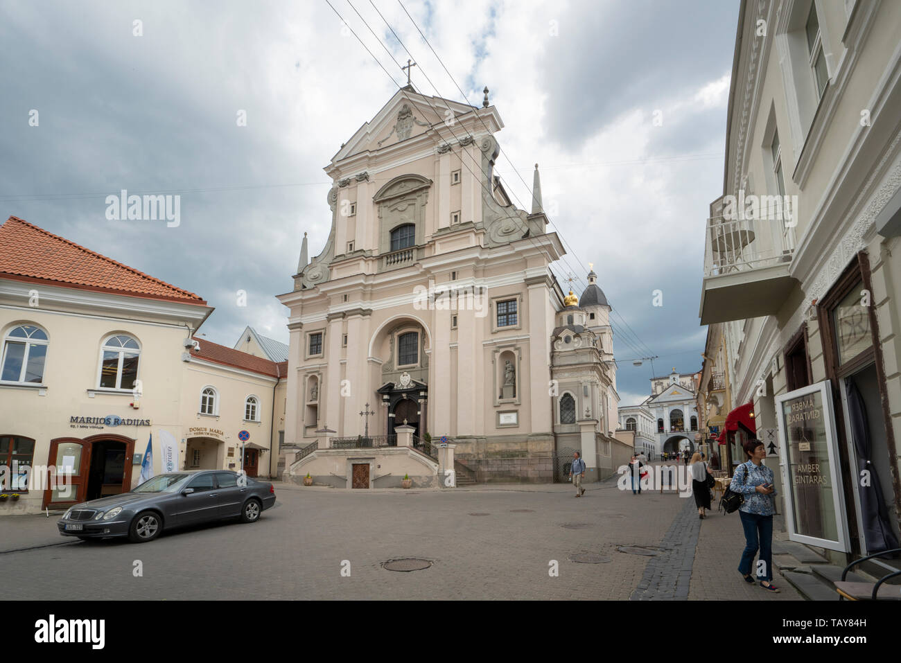 Vilnius, Lituania. Maggio 2019. La vista esterna della facciata della chiesa di Santa Teresa Foto Stock