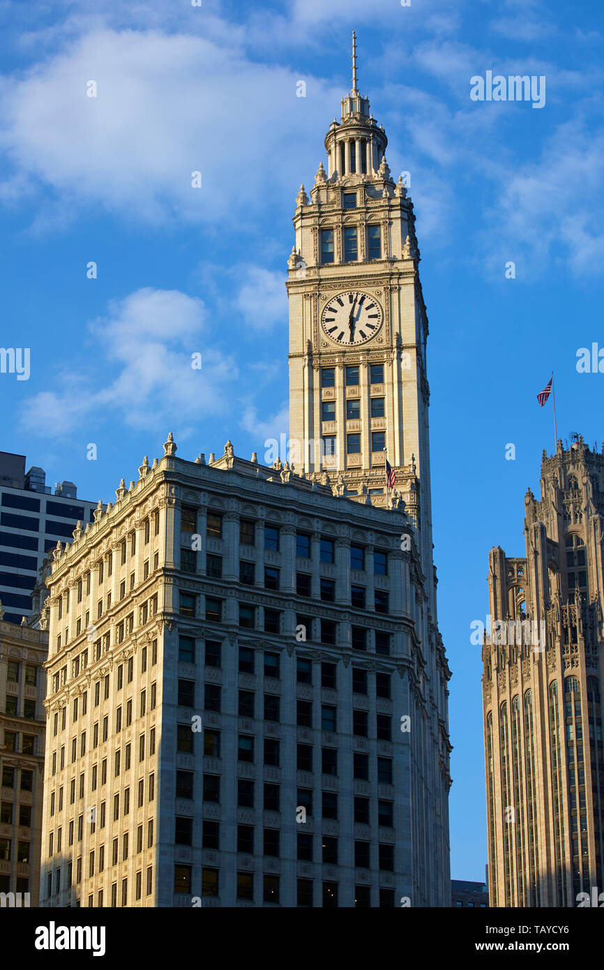 Wrigley Building lungo il fiume Chicago, Chicago, Illinois, Stati Uniti Foto Stock