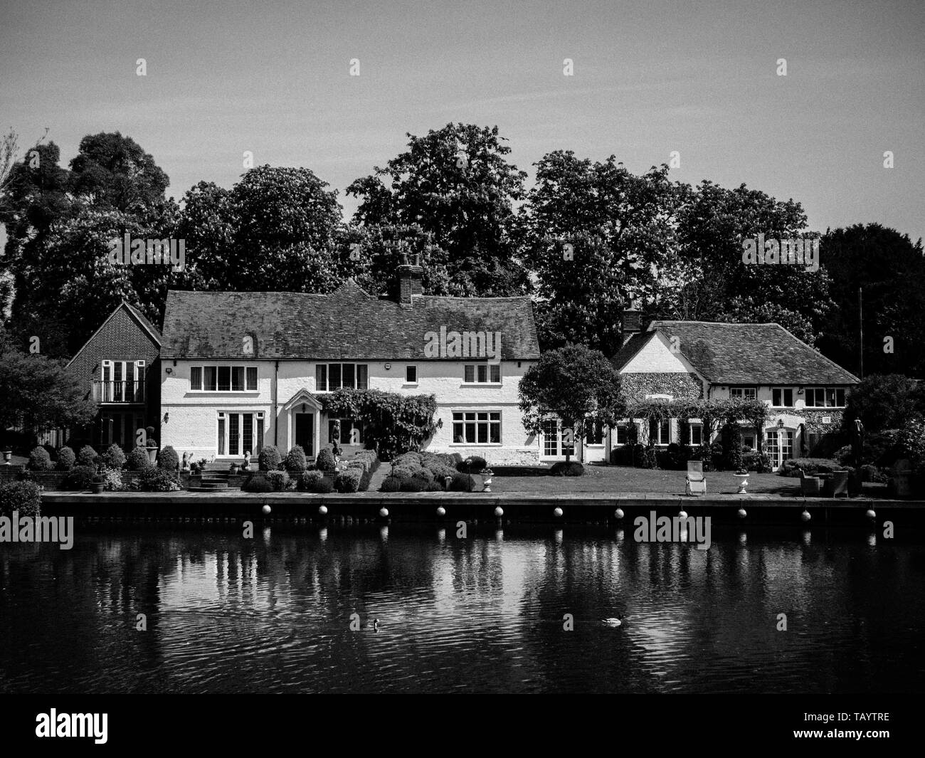 Grazioso paesaggio, Riverside Case, Mill End, il fiume Tamigi, Buckinghamshire, Inghilterra, Regno Unito, GB. Foto Stock
