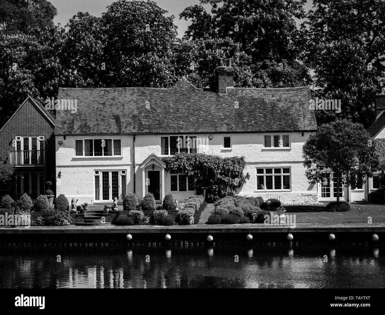 Grazioso paesaggio, Riverside Case, Mill End, il fiume Tamigi, Buckinghamshire, Inghilterra, Regno Unito, GB. Foto Stock