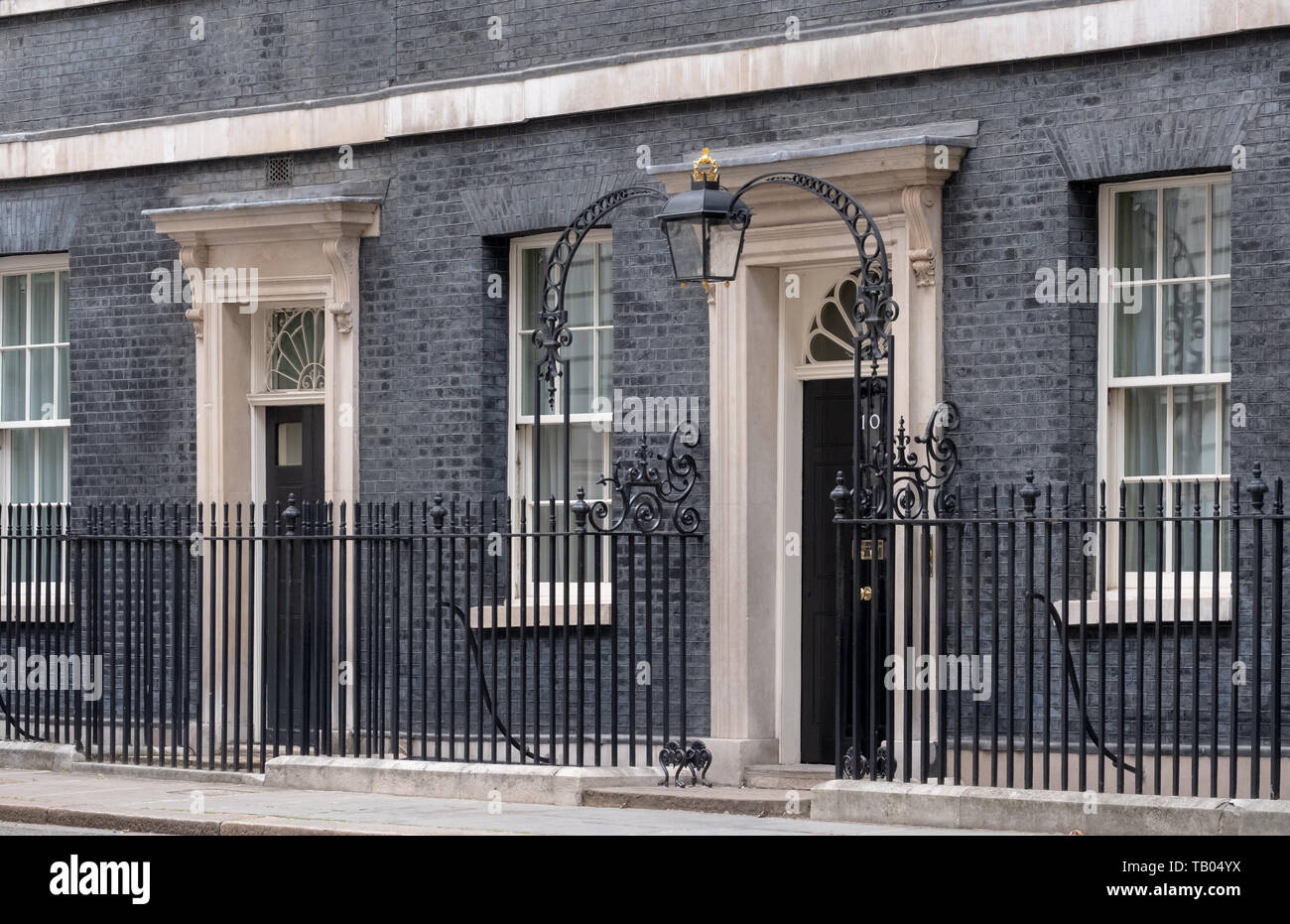 Esterno del 10 Downing Street, Londra, residenza ufficiale e ufficio del Primo Ministro del Regno Unito. L'indirizzo è noto come numero 10. Foto Stock