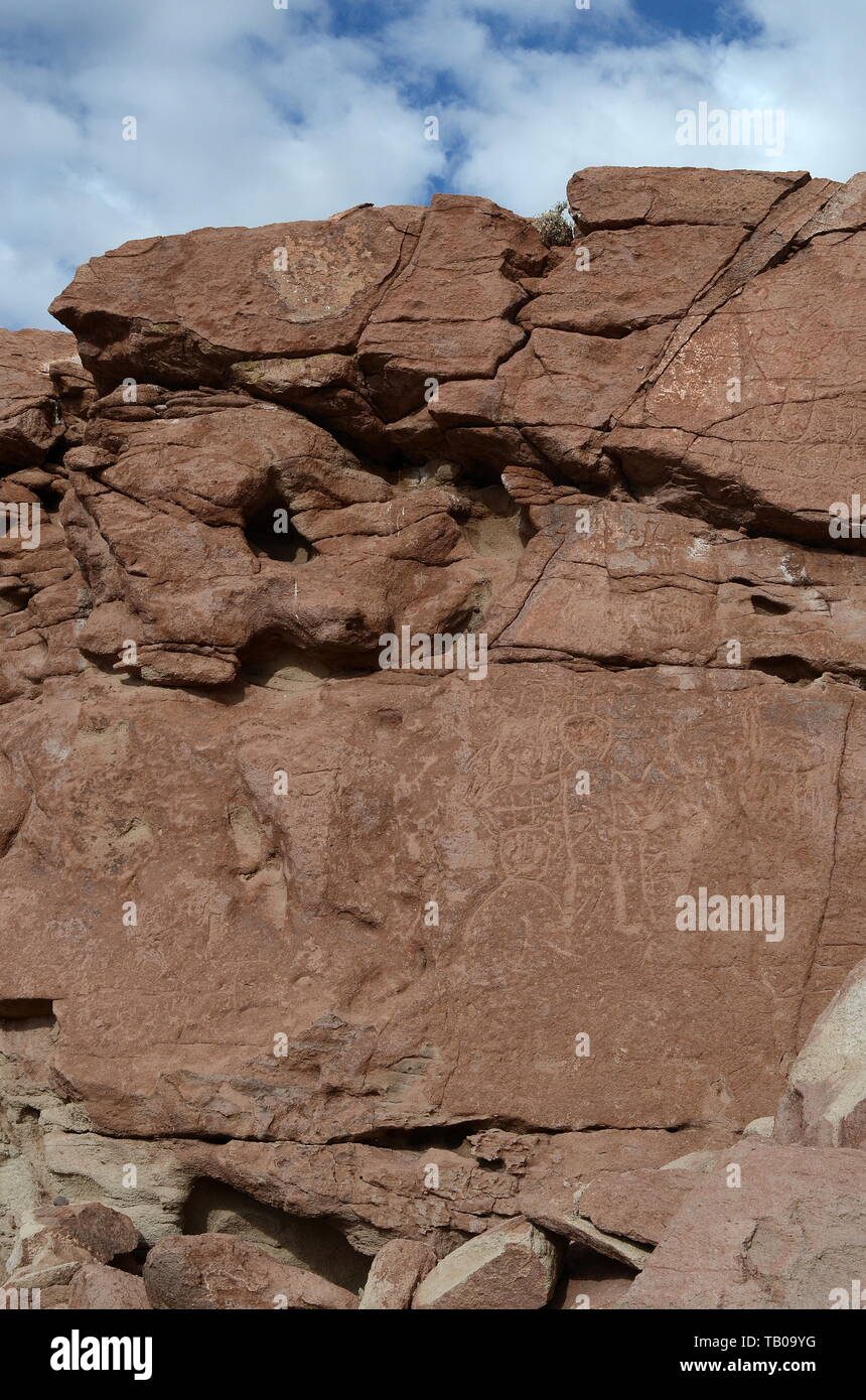 Roccia preistorica arte, PETROGLIFI YERBAS A BUENOS, Atacama, Cile. Foto Stock