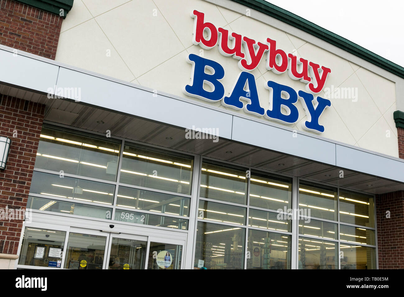 Un logo segno esterno di una comprare Acquista Baby store in Ottawa, Ontario, Canada, il 19 aprile 2019. Foto Stock