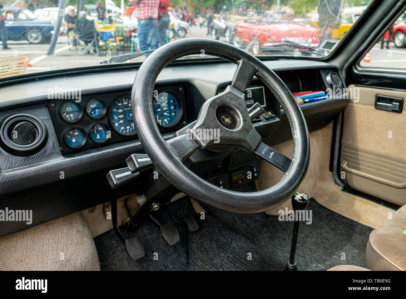 Berlino - 11 Maggio 2019: interno della piccola famiglia auto Innocenti Mini  de Tomaso, 1981. 32Th Berlin-Brandenburg Oldtimer giorno Foto stock - Alamy