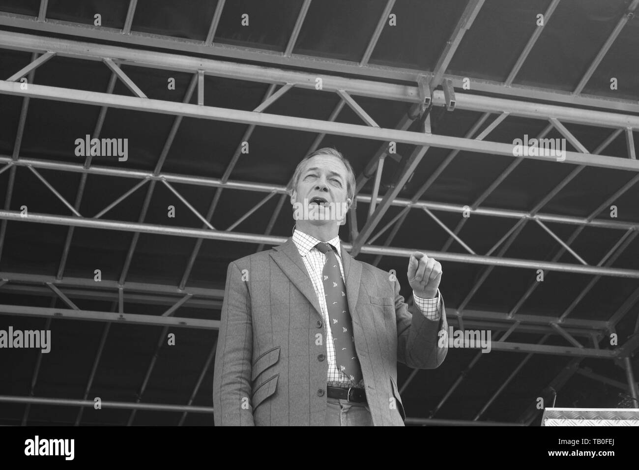 Brexit party leader Nigel Farage frequentando un rally al old hall country club Chester Regno Unito Foto Stock