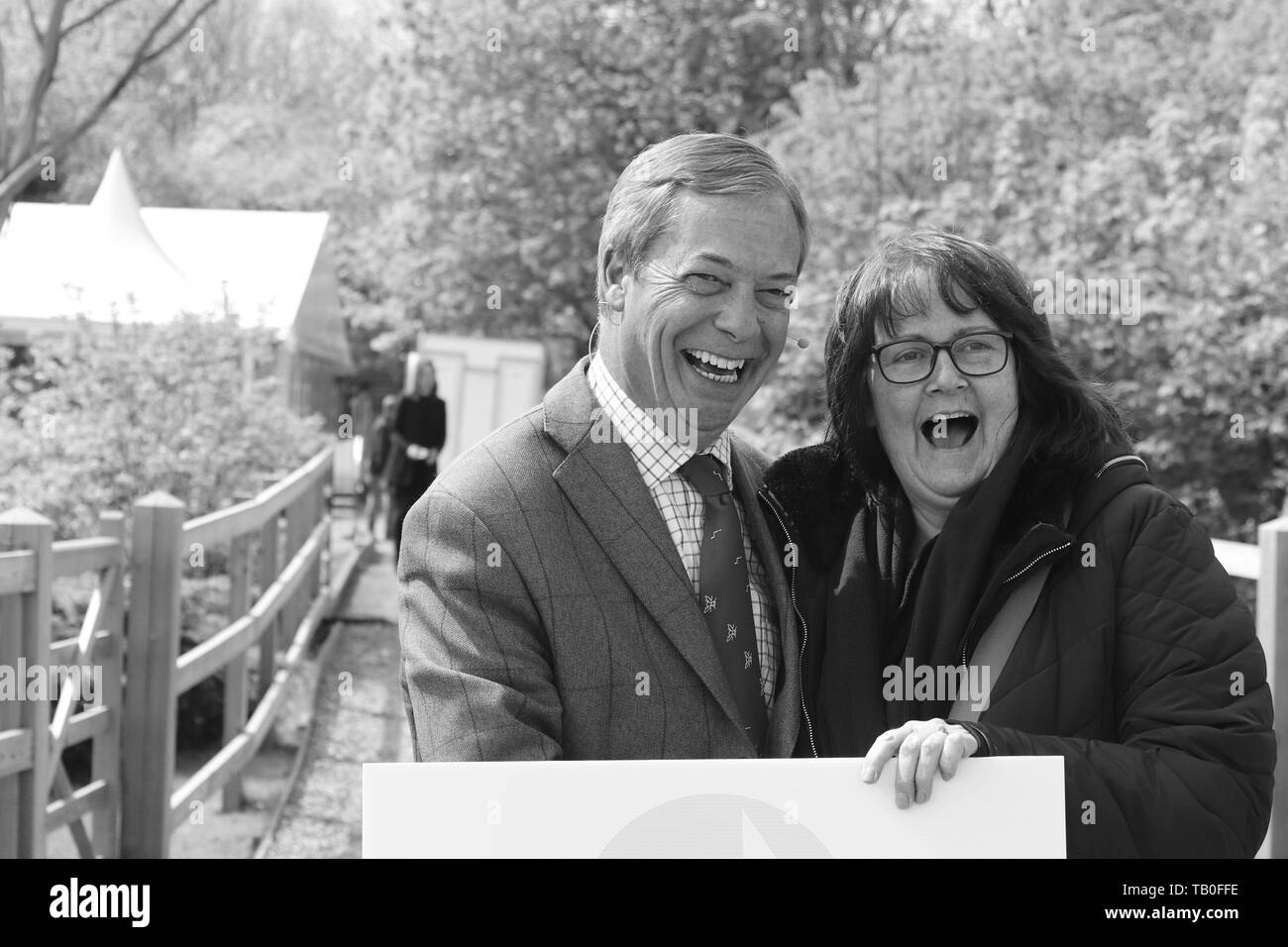 Brexit party leader Nigel Farage frequentando un rally al old hall country club Chester Regno Unito Foto Stock