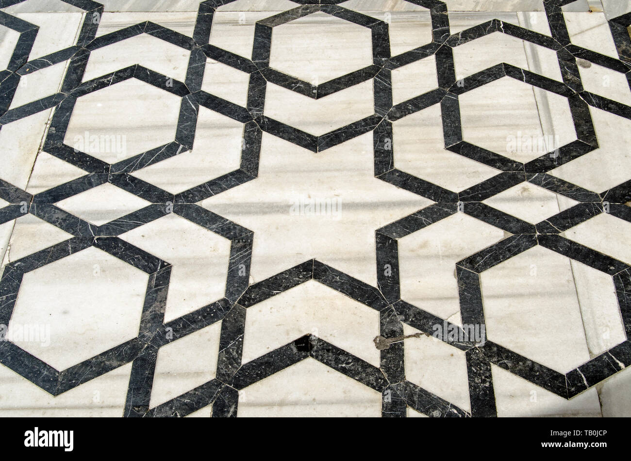 Geometrico e nero bianco piastrelle del pavimento. Foto Stock