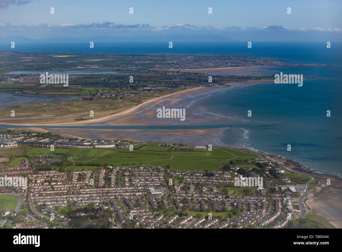 Dublino Irlanda dal di sopra del litorale irlandese / Irlanda costa - Vista di Portharnock e Malahide dall'aria su un aeroporto di Dublino approccio Foto Stock