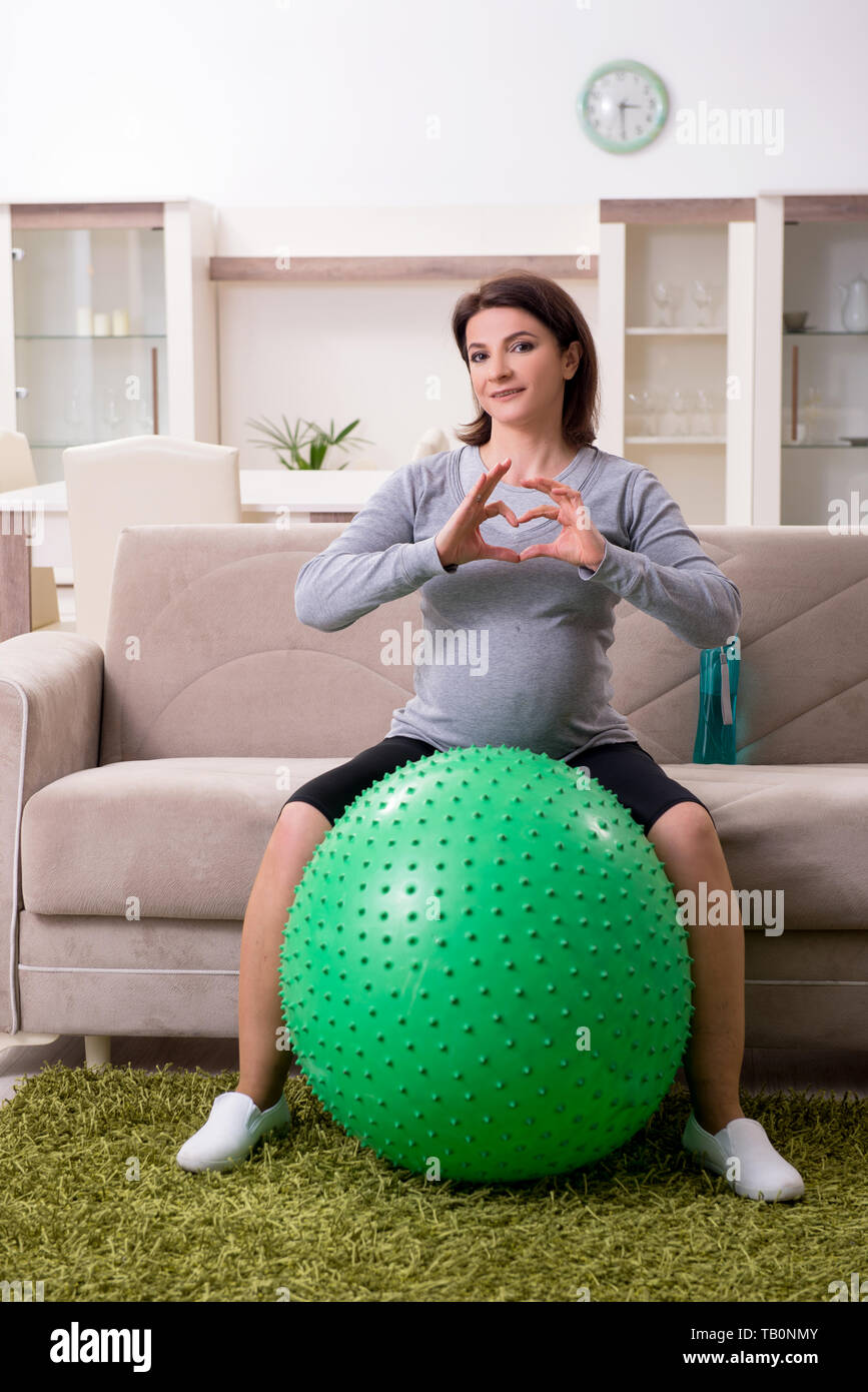 Kit Ricambio Tappi Aria Per Palle Esercizi - 6 Pezzi Con 2 Rimuovi-Tappi, Per Palle Yoga, Fitness, Baby, Dimensioni 50 Mm E 34 Mm